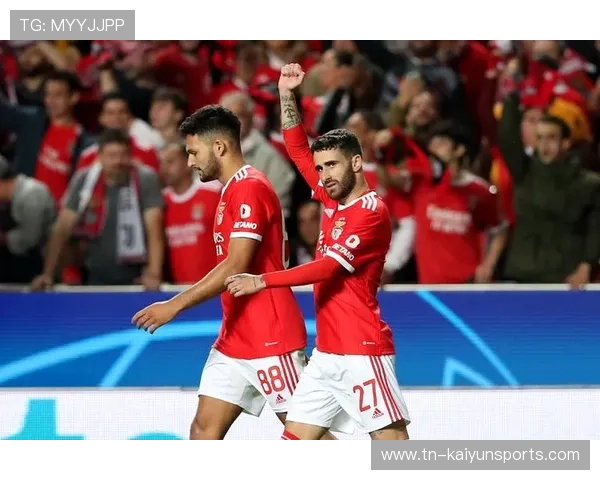 本菲卡拉法连过两人怒射破门，客场瞬间安静